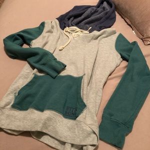 Cozy women’s sweatshirt